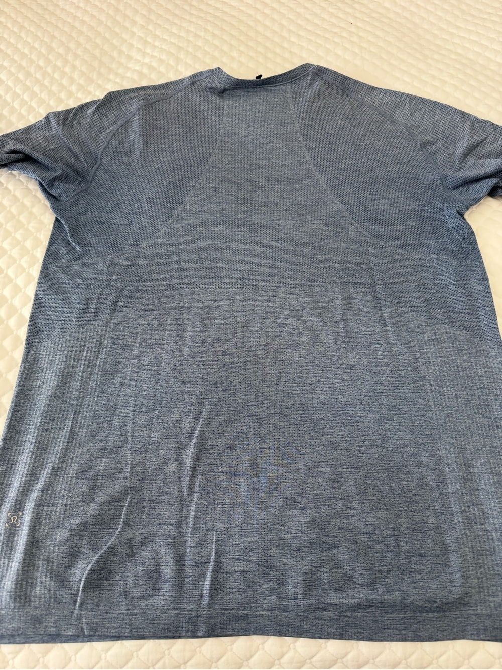 Men’s lululemon tee shirt